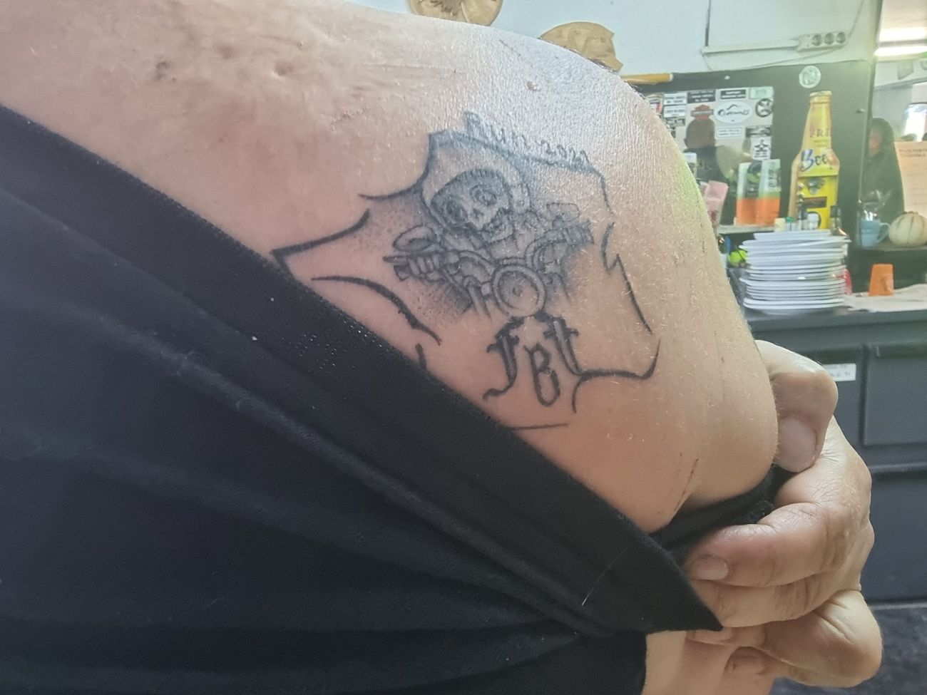Un tatouage du logo FBF sur l'épaule d'un participant